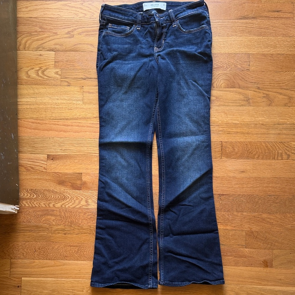 Hollister Women's Dark Low Rise Boot Cut - size 26 short